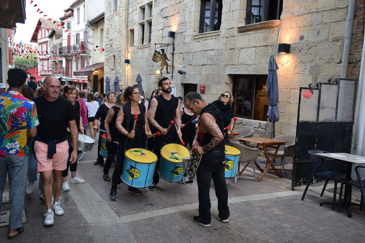 Batucada-St-Jean-rue-republique 15