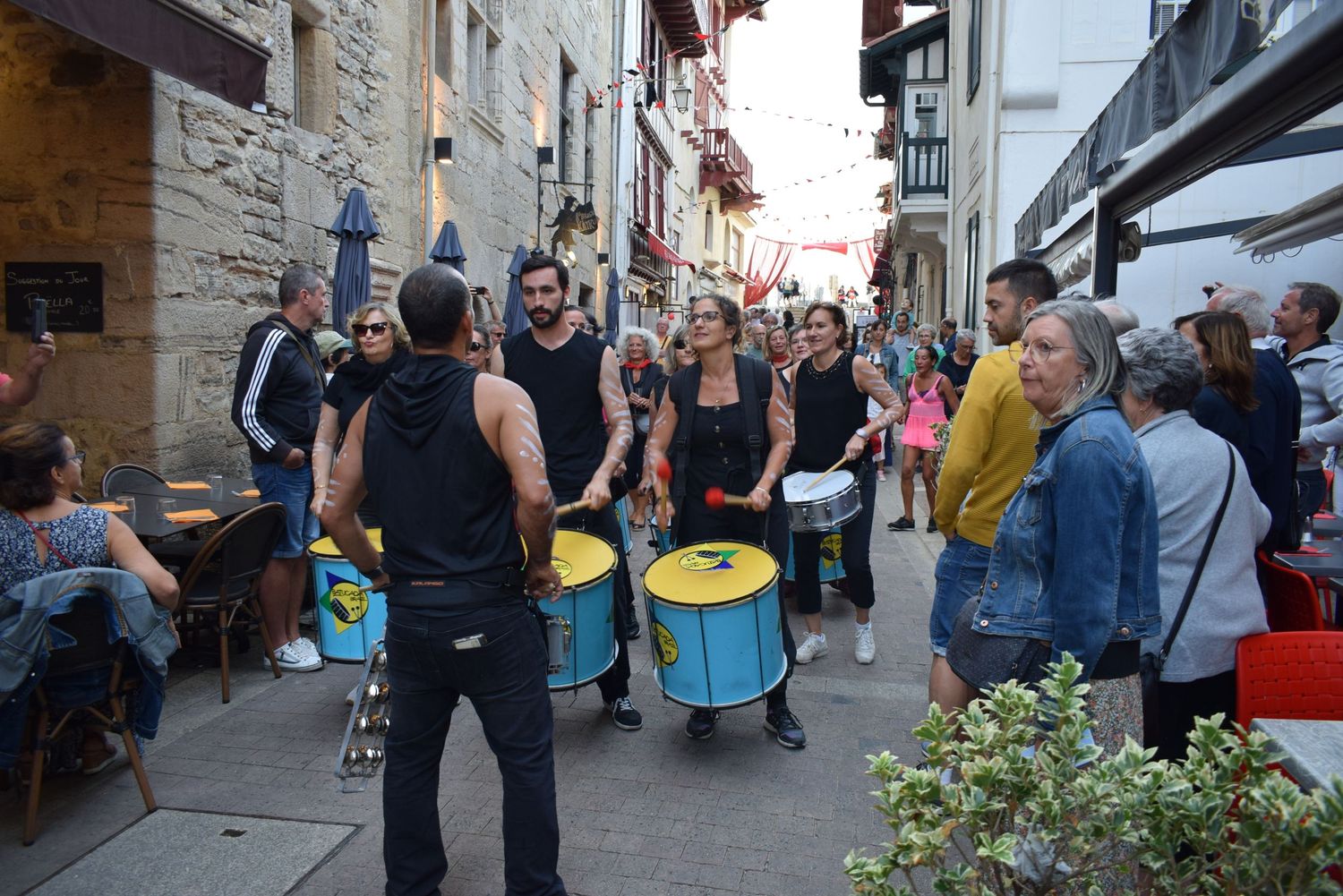Batucada-St-Jean-rue-republique 18