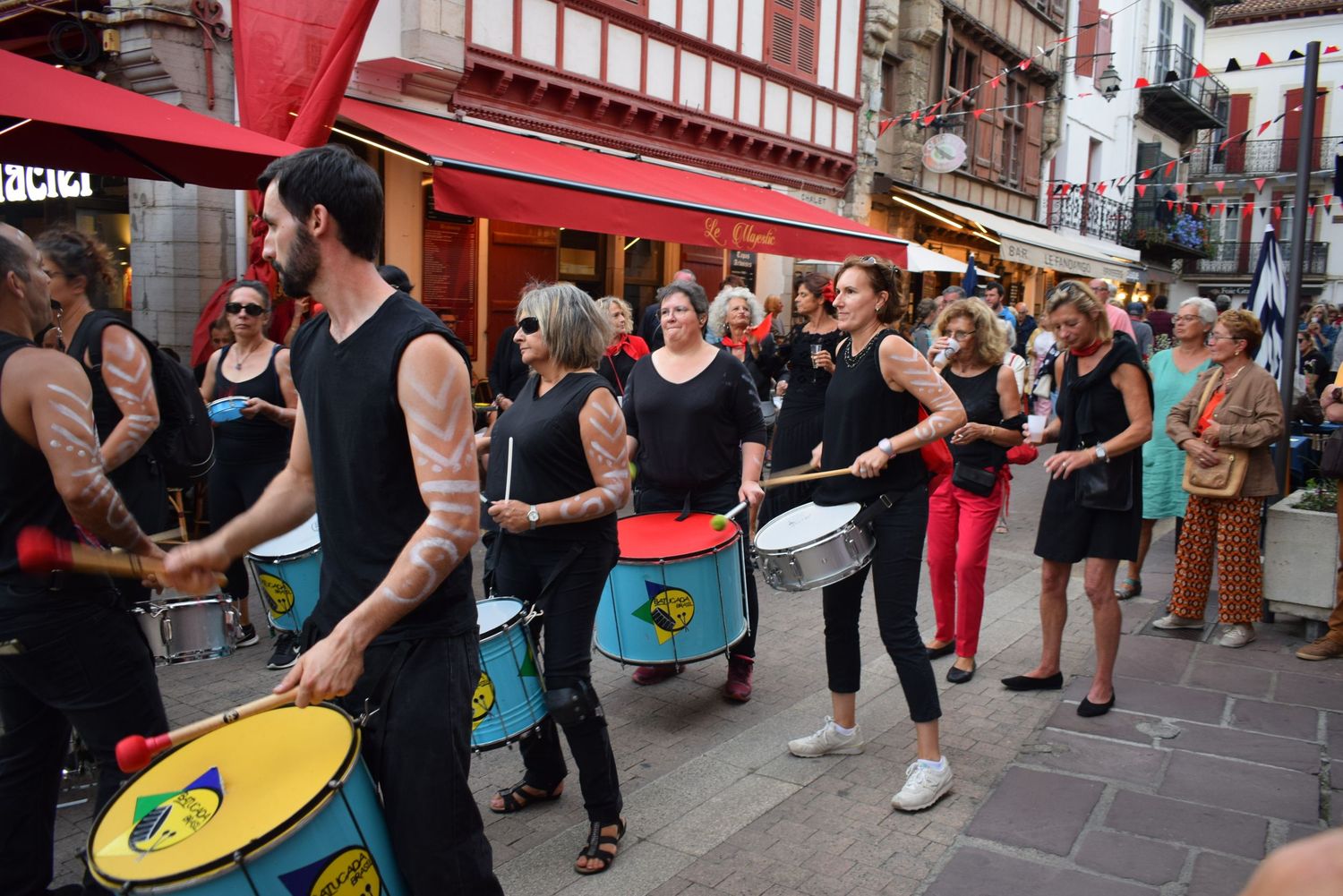 Batucada-St-Jean-rue-republique 36